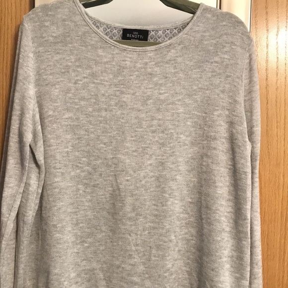 Gina Benotti Medium 2 layer look, split back, grey and white sweater/top combo - Picture 2 of 11
